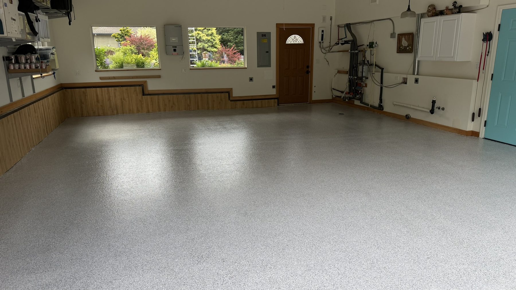 Light gray and white garage flake with MVB