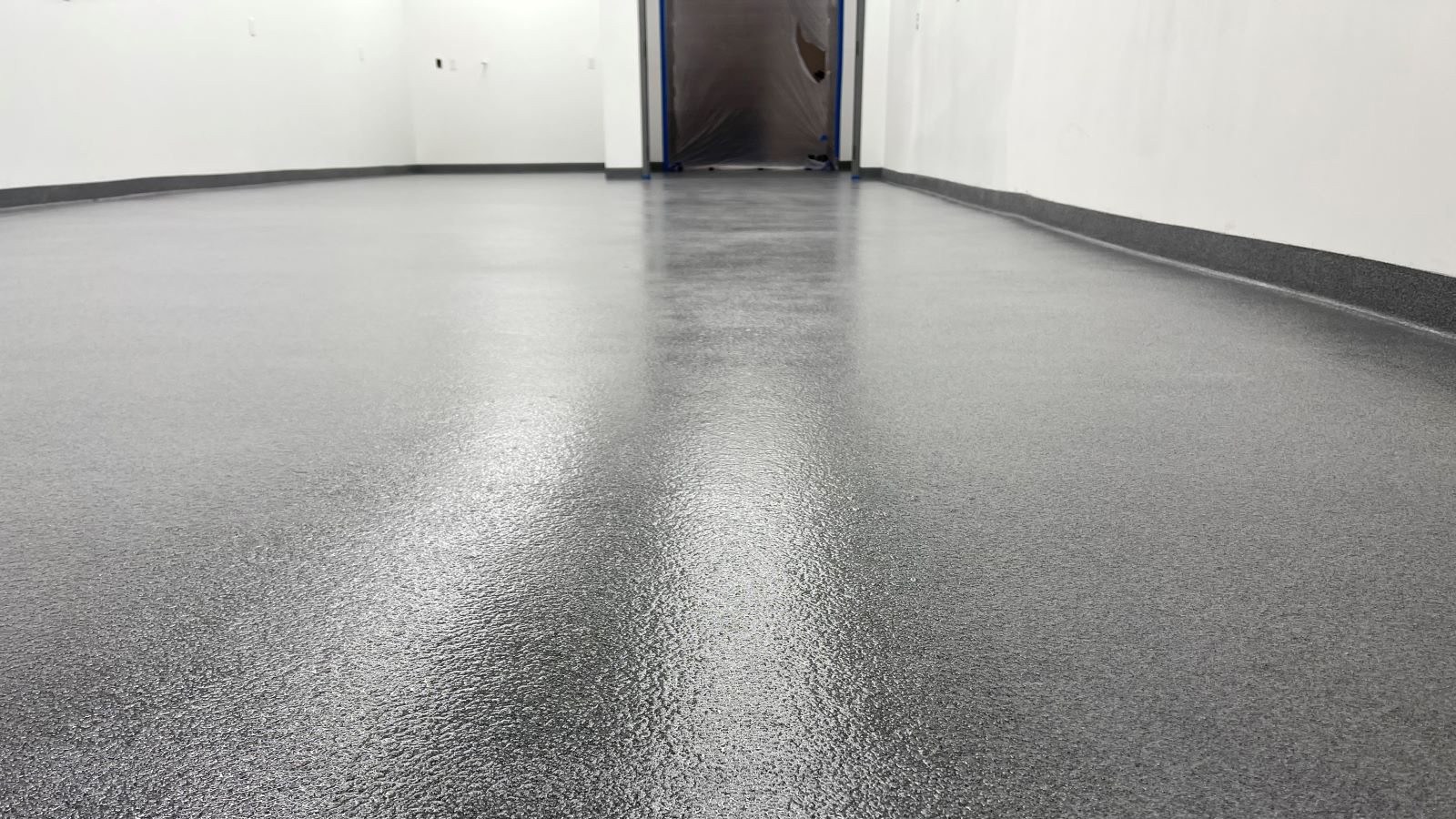 Quartz broadcast system with seamless cove base - slip-rated and washdown-ready
